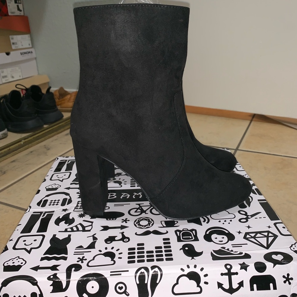 Heeled ankle booties